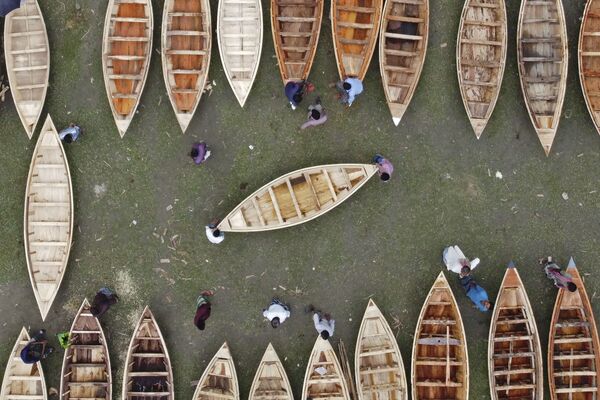 An aerial view shows a traditional wooden boat market in Manikganj, Bangladesh on 19 August, 2020.  - Sputnik International
