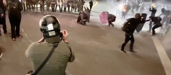 Protesters confront with the police near an Immigration and Customs Enforcement centre in Portland, Oregon, U.S., August 20, 2020, in this still image from a video obtained from social media. Protesters confront with the police near an Immigration and Customs Enforcement centre in Portland, Oregon, U.S., August 20, 2020, in this still image from a video obtained from social media. - Sputnik International