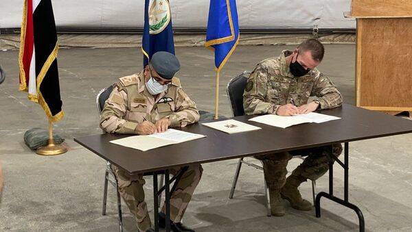 US and Iraqi officials sign agreement on handover of Camp Taji to Iraqi forces. August 23, 2020. - Sputnik International