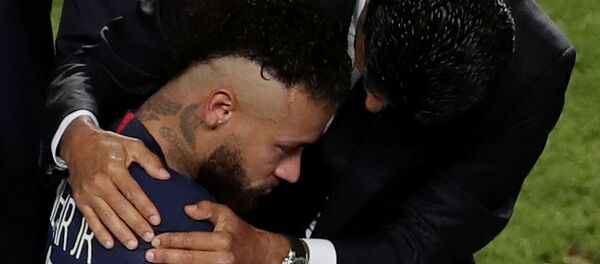 Soccer Football - Champions League - Final - Bayern Munich v Paris St Germain - Estadio da Luz, Lisbon, Portugal - August 23, 2020  Paris St Germain's Neymar dejected after the match with Paris St Germain President Nasser Al-Khelaifi, as play resumes behind closed doors following the outbreak of the coronavirus disease (COVID-19)  - Sputnik International