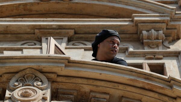 Ronaldinho is seen on a balcony of the Paraguayan hotel where he has been under house arrest for four months in Asuncion, Paraguay, August 24, 2020 - Sputnik International