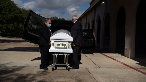 Michael Doyle, 49, a funeral director at Beresford Funeral Service, and Bill Jones, 71, a hearse driver, prepare the casket before family and friends arrive for the funeral of Lebanon-born Rita Basbous, 53,  at Our Lady of the Cedars Maronite Catholic Church in Houston, Texas, U.S., August 12, 2020. - Sputnik International