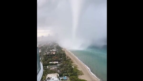 Check out this massive waterspout that formed off of Golden Beach yesterday - Sputnik International