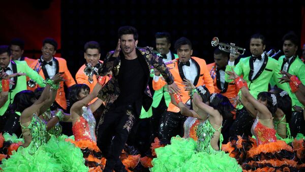 FILE PHOTO: Bollywood actor Sushant Singh Rajput (centre) performs at the International Indian Film Academy Awards in East Rutherford, New Jersey, U.S., July 15, 2017 - Sputnik International