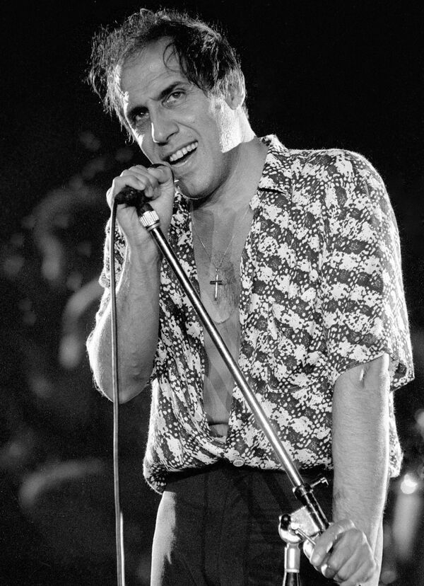 Italian singer and actor Adriano Celentano performs at the Olympyisky stadium in Moscow, 1987 - Sputnik International
