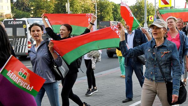 Supporters of Belarusian President Alexander Lukashenko in Minsk - Sputnik International