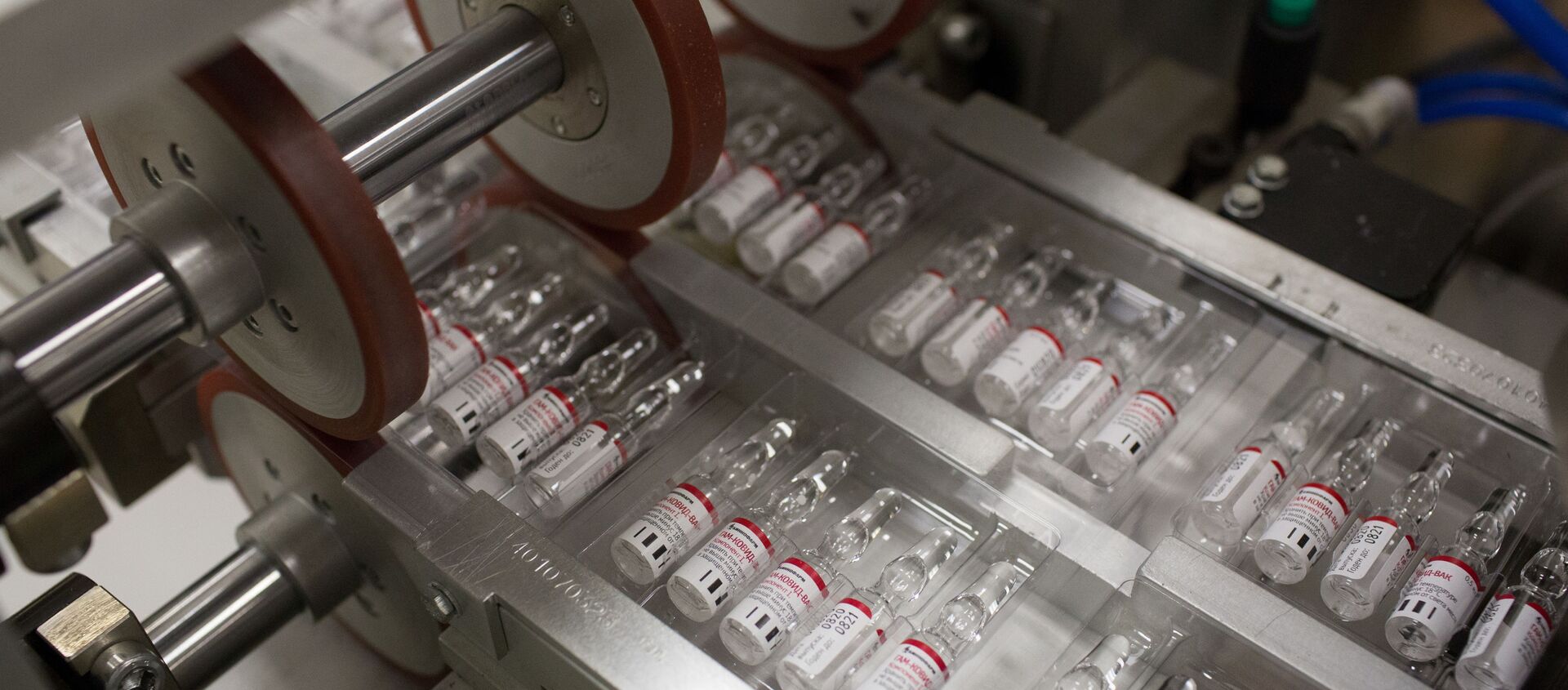 A handout photo shows vials during the production of Gam-COVID-Vac vaccine against the coronavirus disease (COVID-19), developed by the Gamaleya National Research Institute of Epidemiology and Microbiology and the Russian Direct Investment Fund (RDIF), at Binnopharm pharmaceutical company in Zelenograd near Moscow, Russia August 7, 2020 - Sputnik International, 1920