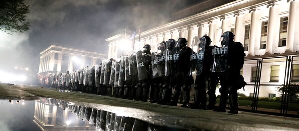 Law enforcement officers guard during a protest following the police shooting of Jacob Blake, a Black man, in Kenosha, Wisconsin, U.S. August 25, 2020 - Sputnik International