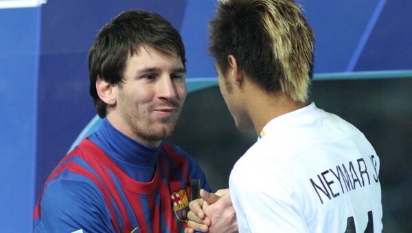 Messi and Neymar shake hands - Sputnik International