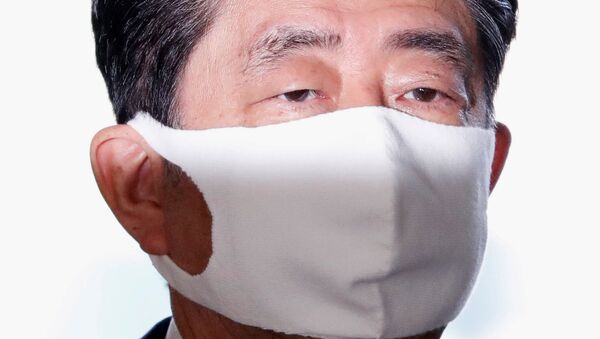 Japan's Prime Minister Shinzo Abe wearing a protective face mask arrives at his official residence, amid the coronavirus disease (COVID-19) outbreak, in Tokyo, Japan August 28, 2020 - Sputnik International