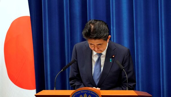 Japanese Prime Minister Shinzo Abe bows during a news conference at the prime minister's official residence in Tokyo, Japan, August 28, 2020. - Sputnik International