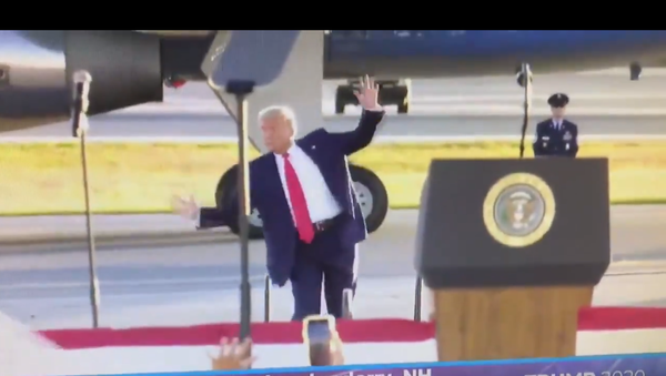 Screenshot of the viral video showing US President Donald Trump 'almost tripping' when walking up the stage in New Hampshire - Sputnik International