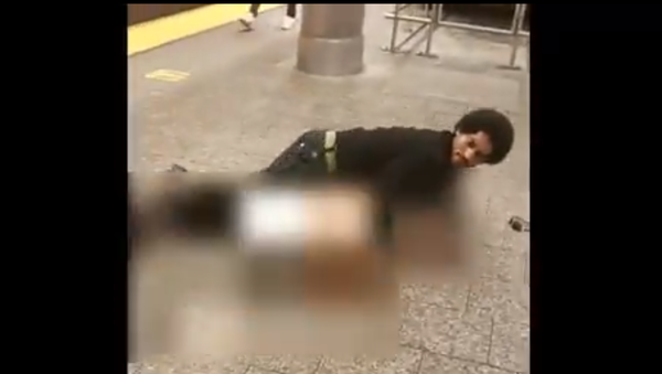 Screenshot from a video shows a rape attempt in the New York City subway - Sputnik International