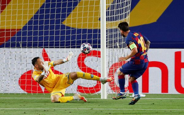 FC Barcelona v Napoli - Camp Nou, Barcelona, Spain - August 8, 2020  Barcelona's Lionel Messi scores their third goal which was later disallowed after VAR review, as play resumes behind closed doors following the outbreak of the coronavirus disease (COVID-19)    - Sputnik International