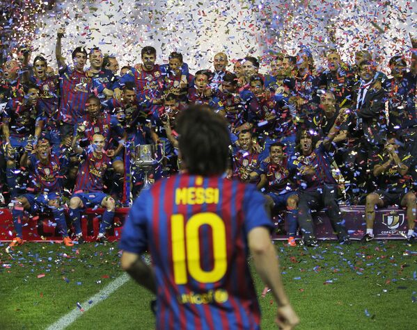 FC Barcelona's Lionel Messi from Argentina, front celebrates with his teammates after the final Copa del Rey soccer match against Athletic Bilbao at the Vicente Calderon stadium in Madrid, Spain, Friday, May 25, 2012.   - Sputnik International