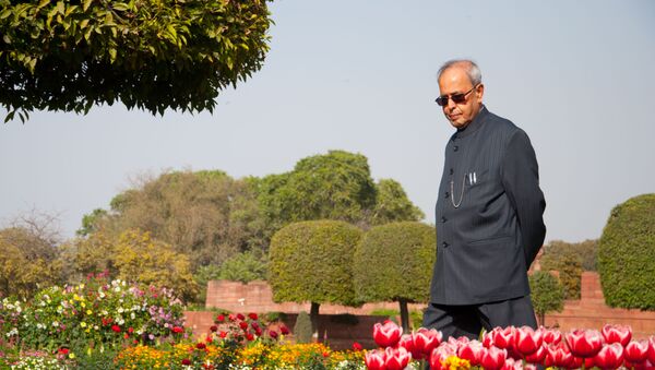 President Pranab Mukhejee in Mughal Garden, located inside the Presidential Palace in Delhi, in 2016 - Sputnik International