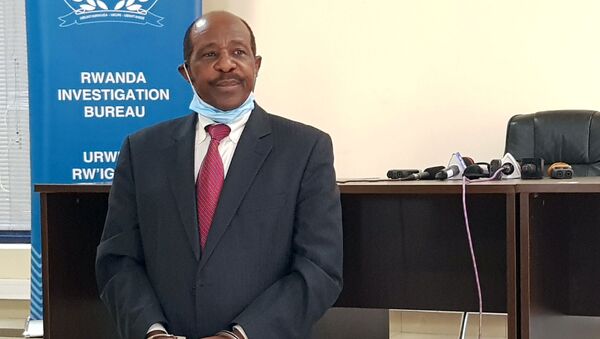 Paul Rusesabagina, the man who was hailed a hero in a Hollywood movie about the country's 1994 genocide is detained and paraded in front of media in handcuffs at the headquarters of Rwanda Investigation Bureau in Kigali, Rwanda August 31, 2020. - Sputnik International