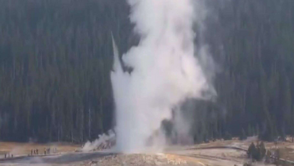 Yellowstone’s Giantess Geyser ‘Back to Life’ For First Time in Six Years - Sputnik International