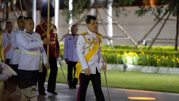 Thailand's King Maha Vajiralongkorn arrives to pay his respects at the King Rama I monument to honour the start of the Chakri dynasty's reign in Bangkok, Thailand April 6, 2020 - Sputnik International