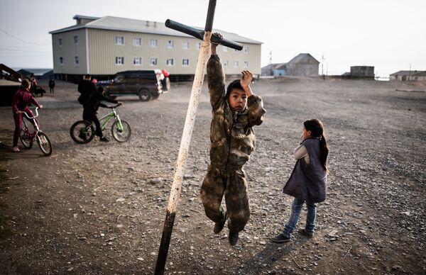 Children play in the street in Lorino village in Russia's Chukotka.  - Sputnik International