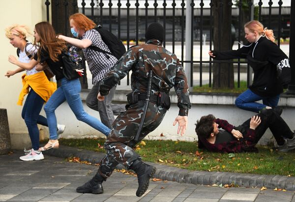 Several Reporters Detained in Minsk During Student Protests - Sputnik International