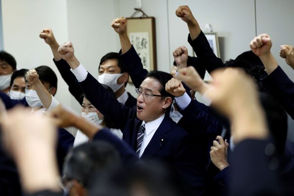 Abe’s Right-Hand Man Yoshihide Suga Vows to Push Forward with 'Abenomics' if Elected PM Abe’s Right-Hand Man Yoshihide Suga Vows to Push Forward with 'Abenomics' if Elected PM - Sputnik International