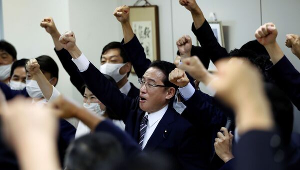 Fumio Kishida, policy chief of Japan's ruling Liberal Democratic Party (LDP) and former Foreign Minister of Japan, raises his fist with his fellow lawmakers as he announced to participate in the LDP leadership election to choose the successor of Prime Minister Shinzo Abe, in Tokyo, Japan September 1, 2020. - Sputnik International