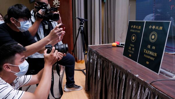 Members of the media take photos of paper cut outs of the old and new (R) Taiwan passport displayed in Taipei, Taiwan, September 2, 2020 - Sputnik International
