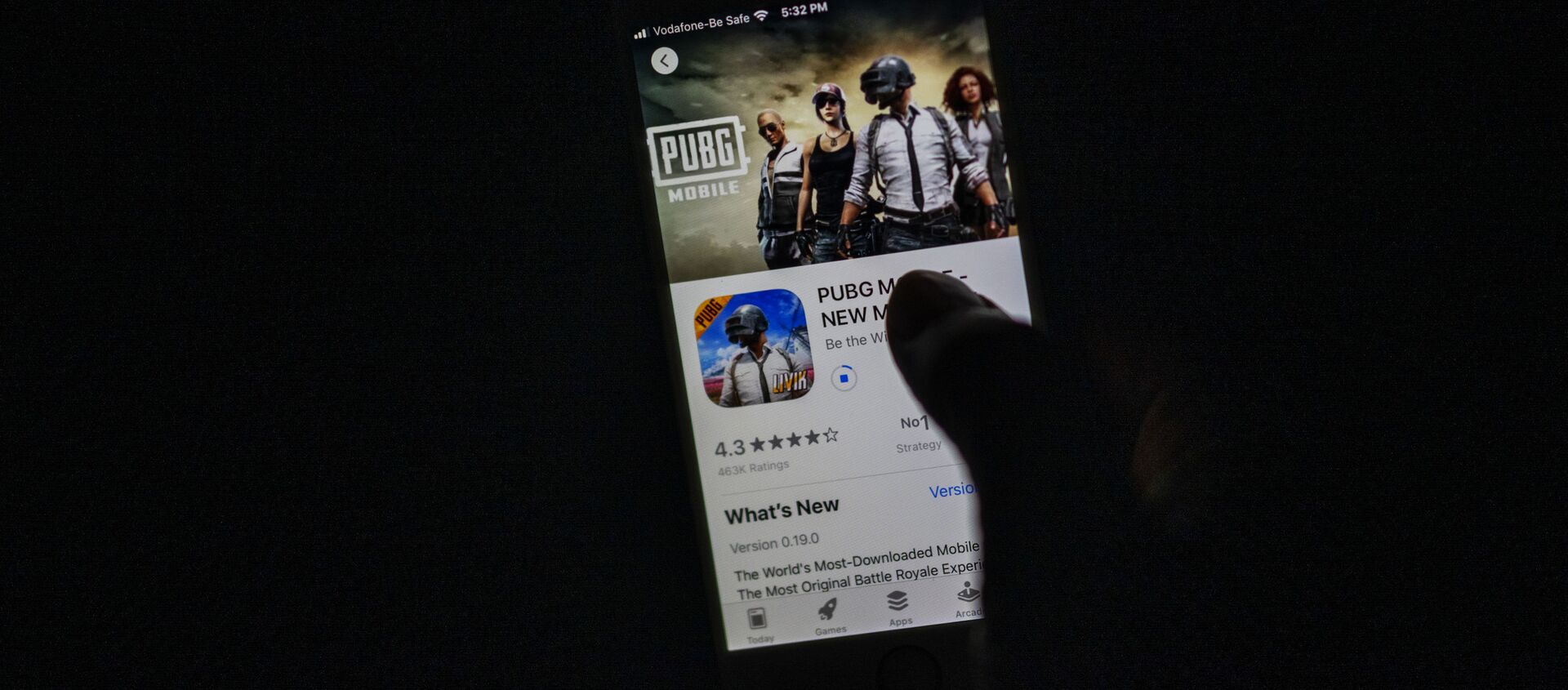 A man looks at the PUBG Mobile game, owned by Chinese internet giant Tencent, in the App Store on an Apple iPhone in New Delhi on September 2, 2020 - Sputnik International, 1920, 03.09.2020