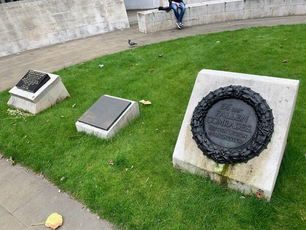 World War II Plaque to Red Army Soldiers Who Died in Leningrad Siege Unveiled in Manchester - Photos World War II Plaque to Red Army Soldiers Who Died in Leningrad Siege Unveiled in Manchester - Photos - Sputnik International