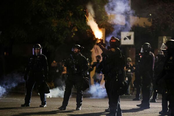 99 Days of Fire & Fury: Portland Police Make ‘Multiple Arrests’ Amid Violent Clashes With Protesters 99 Days of Fire & Fury: Portland Police Make ‘Multiple Arrests’ Amid Violent Clashes With Protesters - Sputnik International