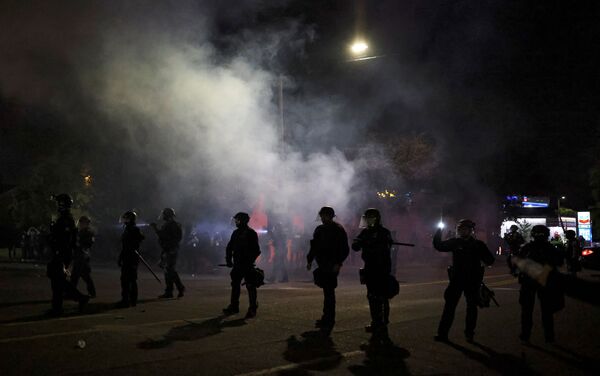99 Days of Fire & Fury: Portland Police Make ‘Multiple Arrests’ Amid Violent Clashes With Protesters 99 Days of Fire & Fury: Portland Police Make ‘Multiple Arrests’ Amid Violent Clashes With Protesters - Sputnik International