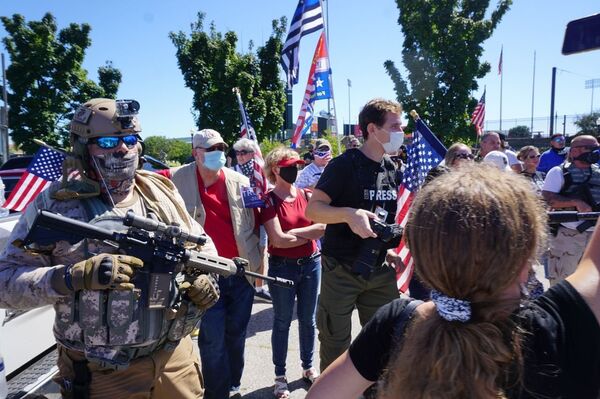 Hundreds of Protesters Gather in Louisville in Police Absence - Photos - Sputnik International