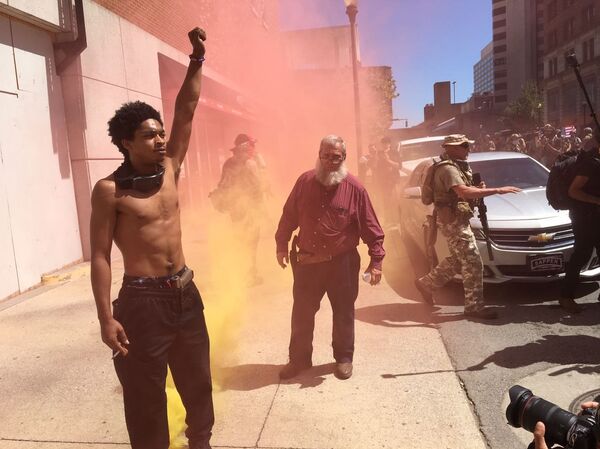 Hundreds of Protesters Gather in Louisville in Police Absence - Photos - Sputnik International