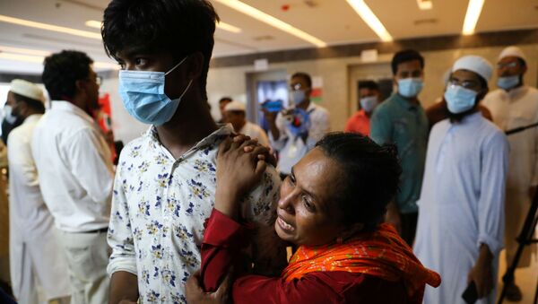 Relatives of victims mourn at a hospital, after a gas pipeline blast at a mosque in Narayanganj, near Dhaka, Bangladesh, September 5, 2020. - Sputnik International