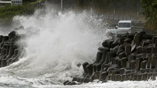 High waves triggered by Typhoon Haishen crash against the coast in Kagoshima - Sputnik International