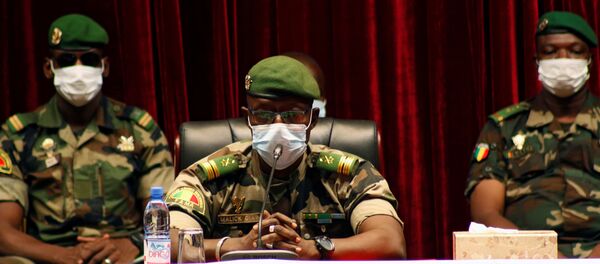 Colonel Malick Diaw, one of the junta leaders of the National Committee for the Salvation of the People (CNSP), which overthrew Mali's President Ibrahim Boubacar Keita,attends a meeting with representatives of political parties and civil society groups to discuss forming a transitional government in Bamako, Mali September 5, 2020. - Sputnik International