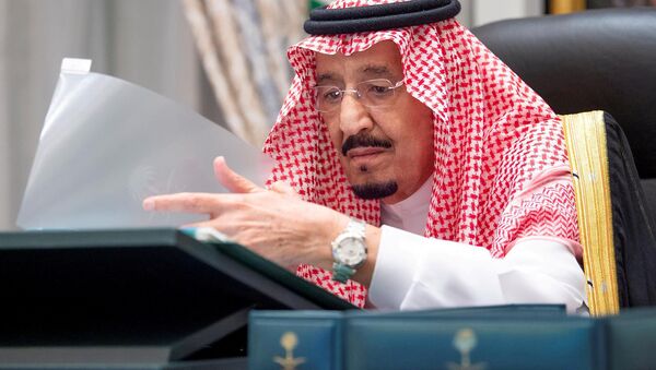 Saudi Arabia's King Salman bin Abdulaziz attends a virtual cabinet meeting in Neom, Saudi Arabia August 18, 2020. Picture taken August 18, 2020. - Sputnik International