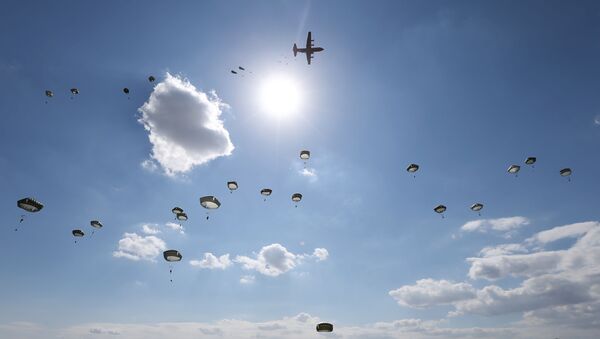 US Army paratroopers jump with parachutes from a Hercules C-130 military transport plane during Noble Partner 2020 multinational exercise, which involves servicemen from Georgia, the United States, the United Kingdom, Poland and France, at Vaziani military base outside Tbilisi, Georgia September 1, 2020. - Sputnik International