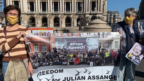 Julian Assange's Supporters Take to Streets in Paris - Sputnik International