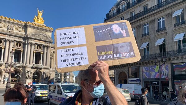 Julian Assange's Supporters Take to Streets in Paris - Sputnik International