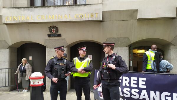 City of London police outside Old Bailey during Assange hearing day 1 - Sputnik International