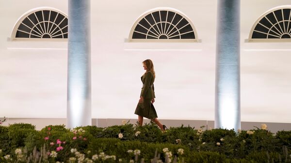 U.S. first lady Melania Trump walks up the White House West Wing colonnade as she arrives to deliver her live address to the largely virtual 2020 Republican National Convention from the Rose Garden of the White House in Washington, U.S., August 25, 2020. REUTERS/Kevin Lamarque     TPX IMAGES OF THE DAY - Sputnik International