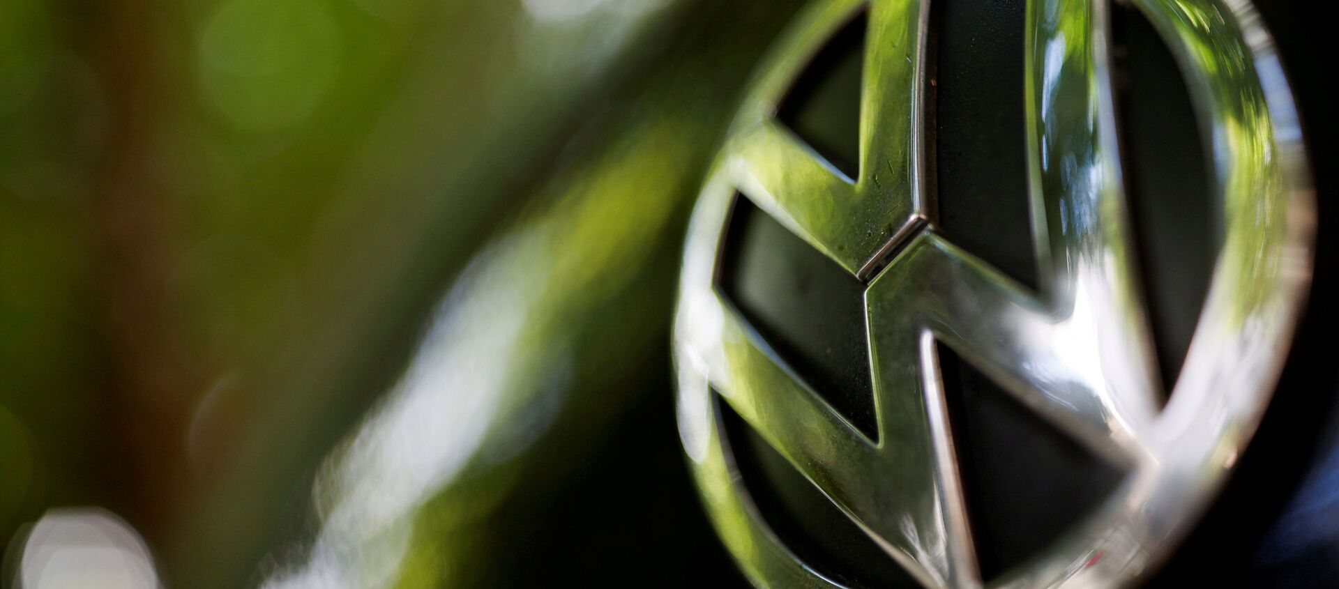 A logo of German carmaker Volkswagen is seen on a car parked on a street in Paris, France, July 9, 2020 - Sputnik International, 1920, 28.09.2020