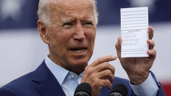 Democratic U.S. presidential nominee and former Vice President Joe Biden holds a copy of his schedule and notes as he delivers remarks during a campaign event in Warren, Michigan, U.S., September 9, 2020. - Sputnik International