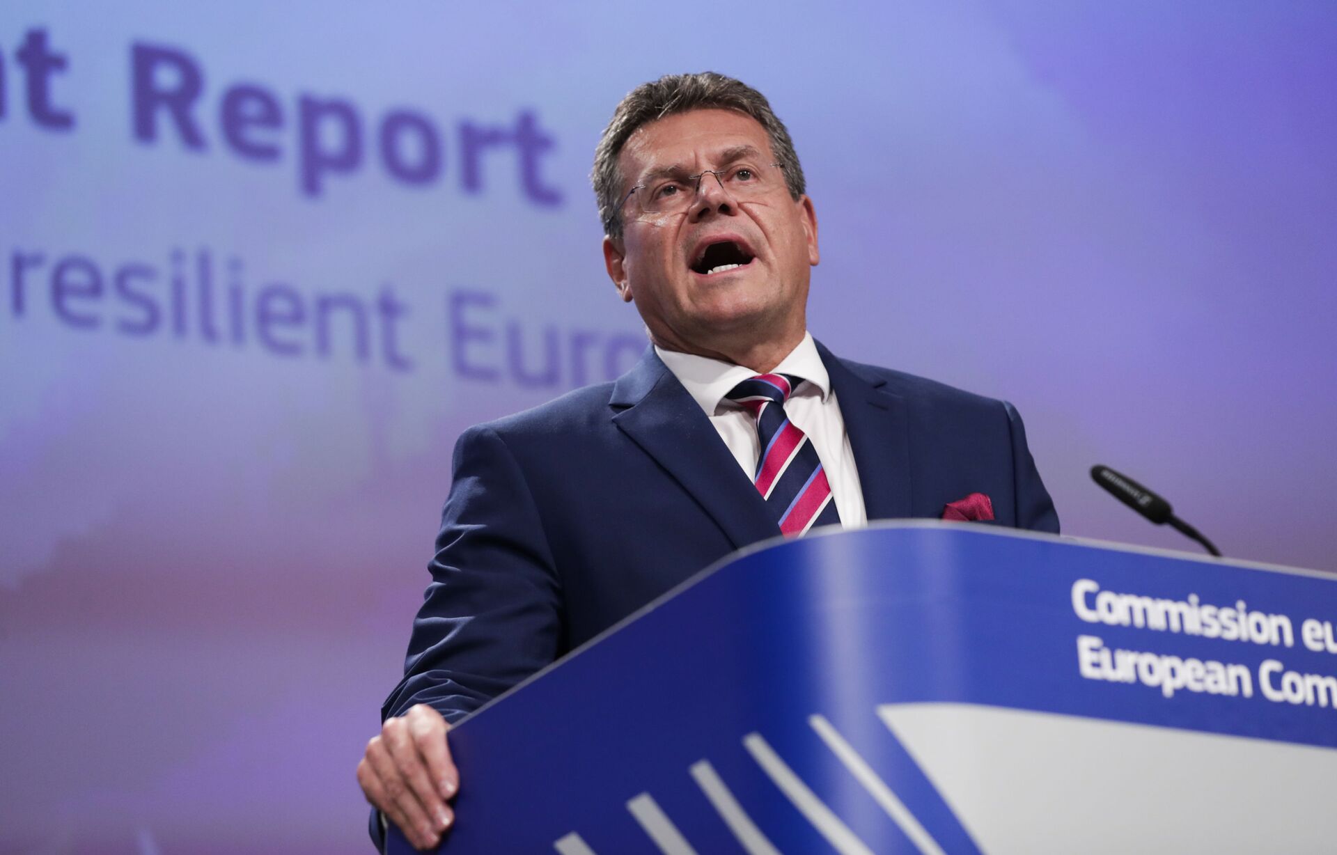 European Commissioner for Inter-institutional Relations and Foresight Maros Sefcovic talks to journalists during a news conference at the European Commission headquarters in Brussels, Wednesday, Sept. 9, 2020 - Sputnik International, 1920, 09.01.2022