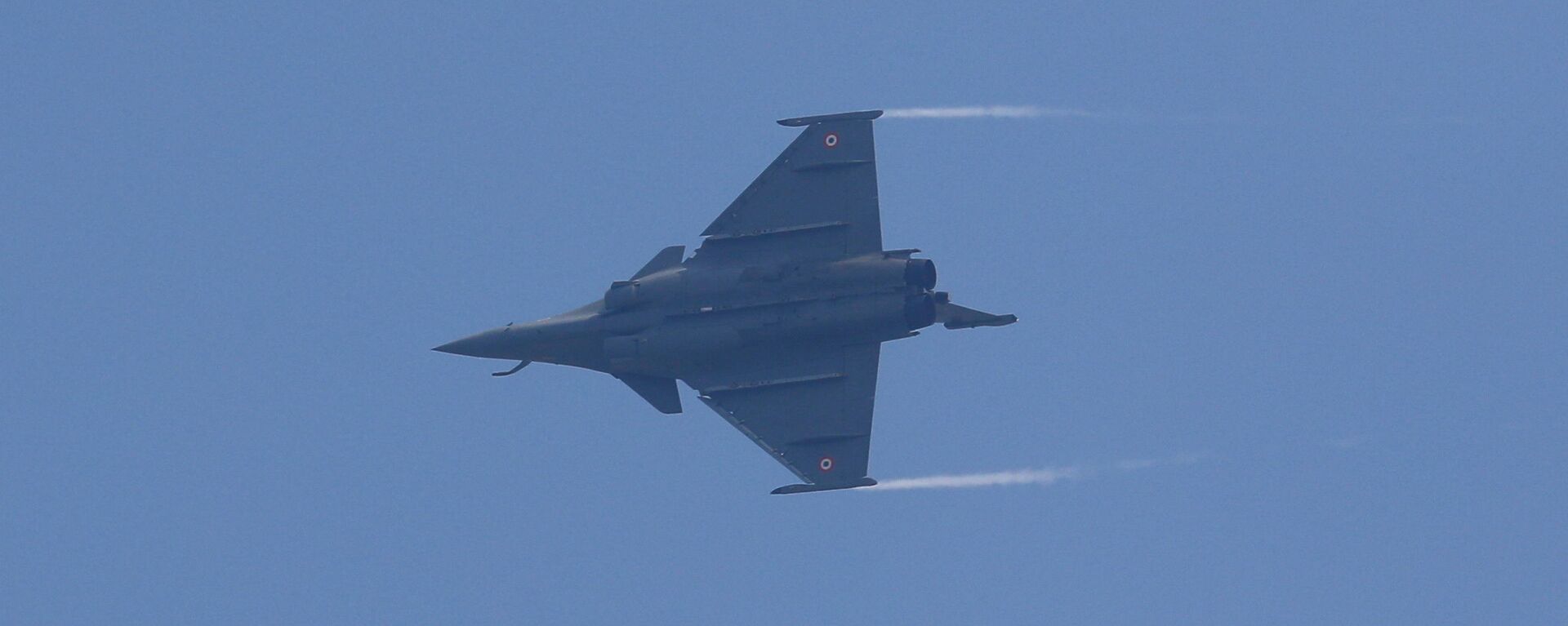 A Rafale fighter jet flies during its induction ceremony at an air force station in Ambala, India, September 10, 2020.  - Sputnik International, 1920, 06.10.2020