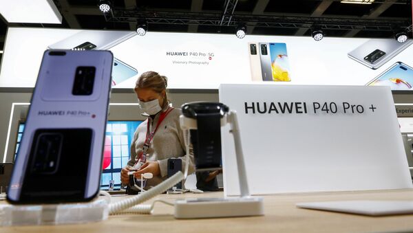 A visitor is seen at a Huawei P40 Pro+ stand at the IFA consumer technology fair, amid the coronavirus disease (COVID-19) outbreak, in Berlin, Germany September 3, 2020 - Sputnik International