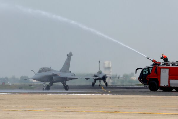 Why India Chose France's More Expensive Rafale Jets Over the Eurofighter Typhoon Why India Chose France's More Expensive Rafale Jets Over the Eurofighter Typhoon - Sputnik International