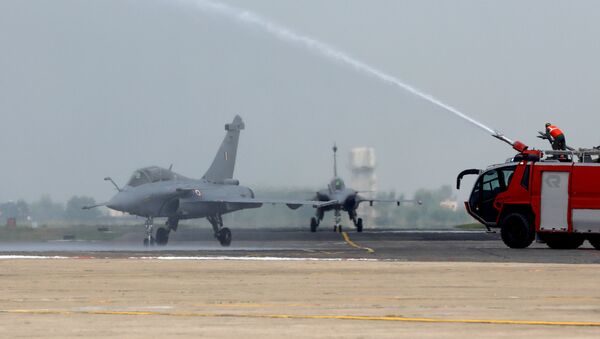 Rafale fighter jets receive a water cannon salute during its induction ceremony at an air force station in Ambala, India, September 10, 2020 - Sputnik International